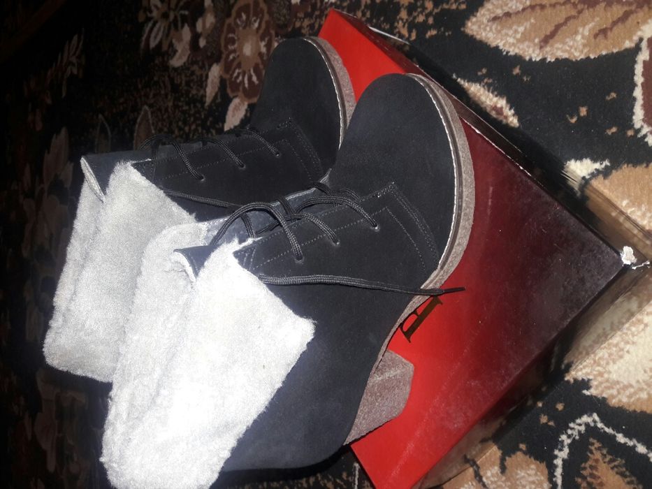 Продам зимние ботинки на натуральном меху, натуральный замш. 39 размер