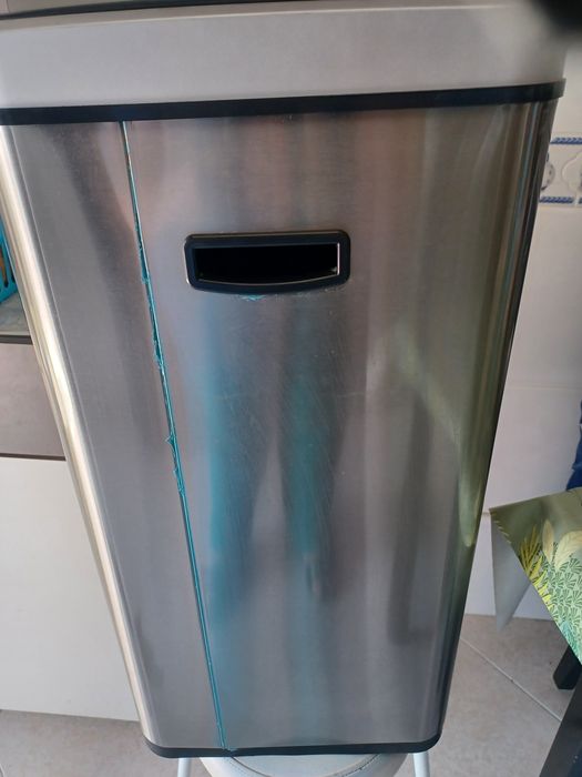 Balde inox com sensor de abertura *Abre/fecha com aproximação da mão/