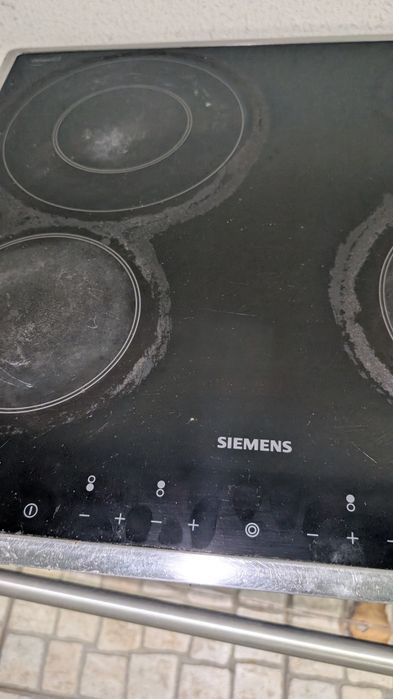 placa vitrocerâmica Siemens de encastre, modelo ET724501E/01.