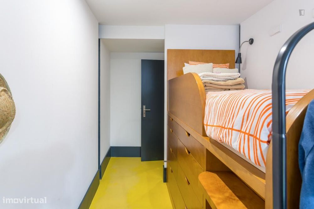 Quarto - localizado em Paranhos Porto