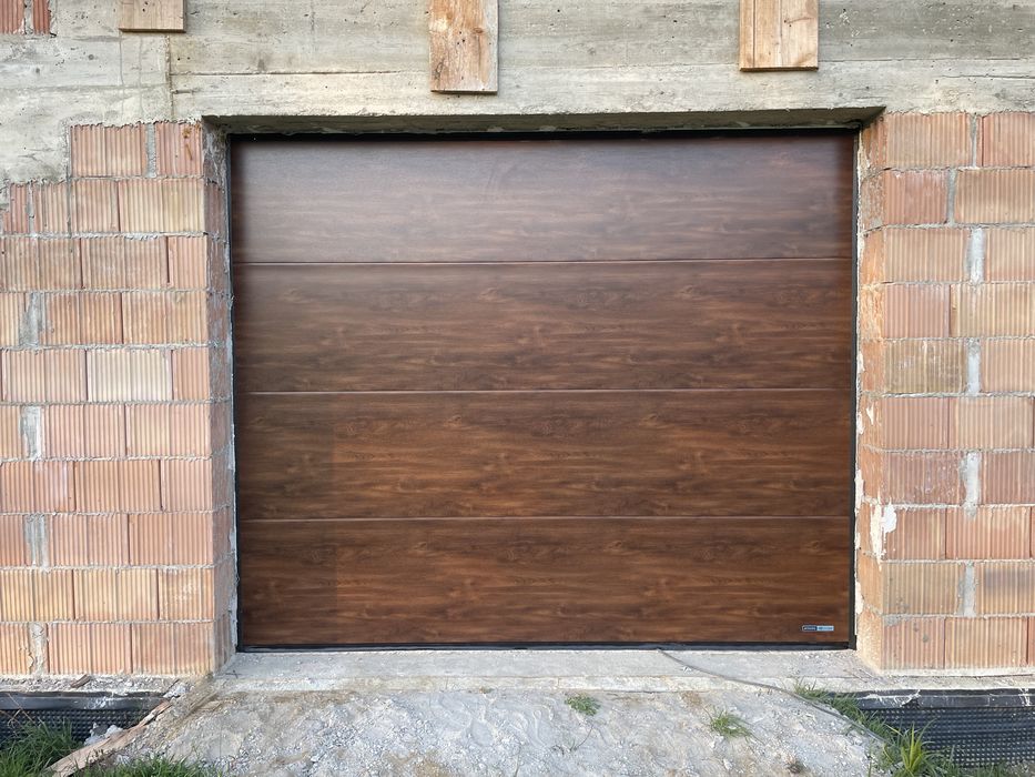 Brama garażowa segmentowa orzech złoty dąb 3000x2125