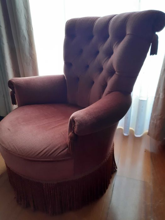 Sofá "senhorinha" para complemento de decoração clássica