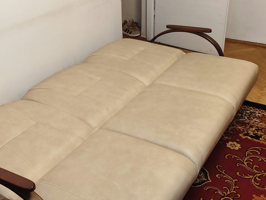 Staromodna  sofa