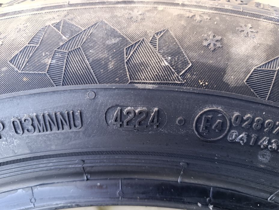 215 60 R16 Semperit