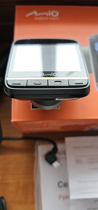 Продам видеорегистратор MiVue 358