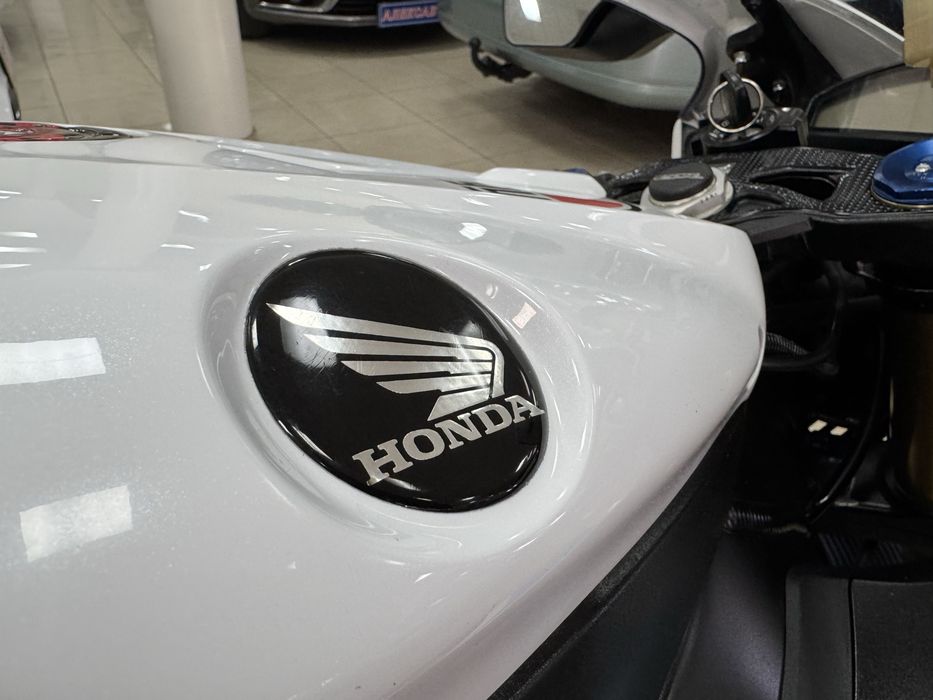 Honda CBR1000RR Fireblade 1.0i 16V 6МКПП 2014 р.в. (181 к.с.)