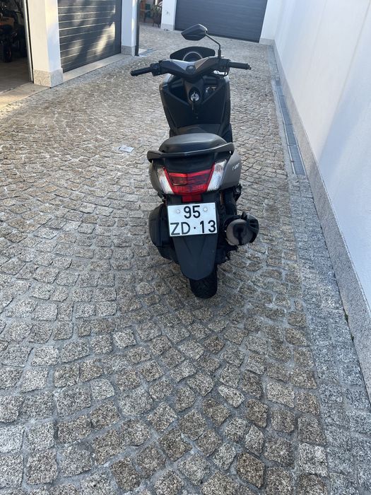 Yamaha N-max 160 blue edition