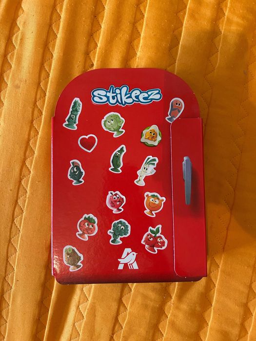 Duas Coleções bonecos stikeez