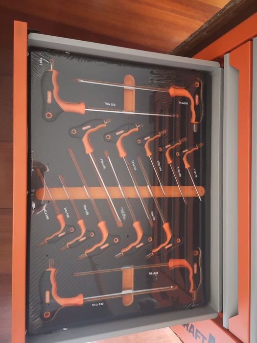 Vendo ou troco Caixa ferramentas