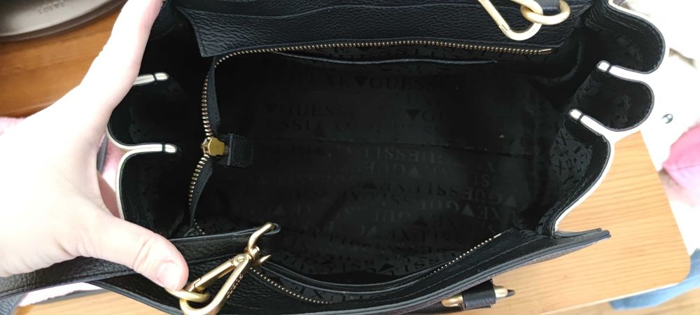 Mala em pele Guess Luxe