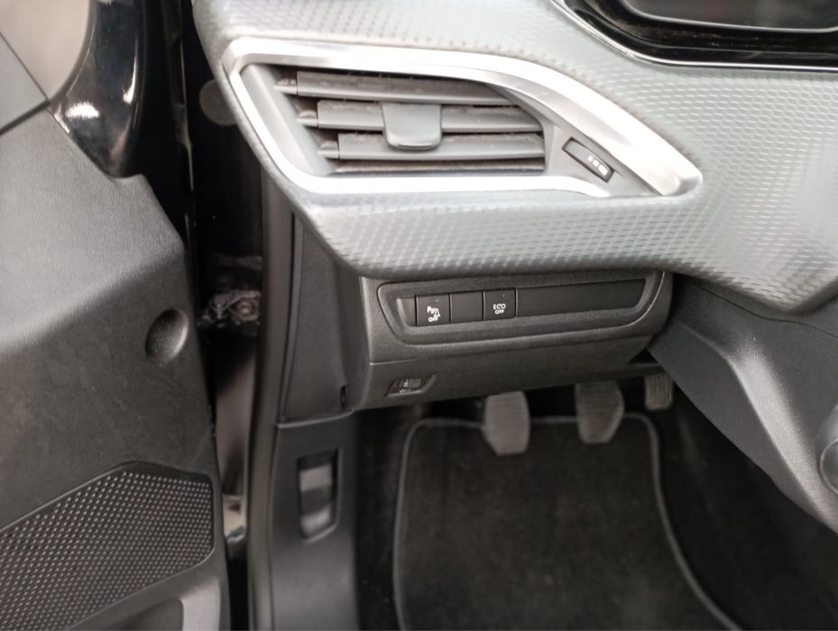 Peugeot 208 Signature 2019