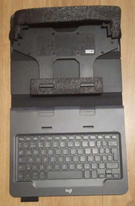 Klawiatura z etui Logitech Universal Folio Tablet 9-10" Nowy