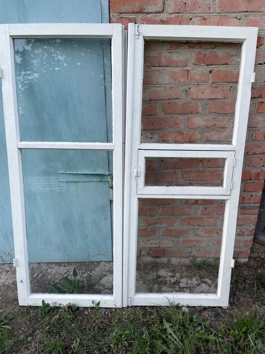 Вікна дубові , соснові , подвійні .