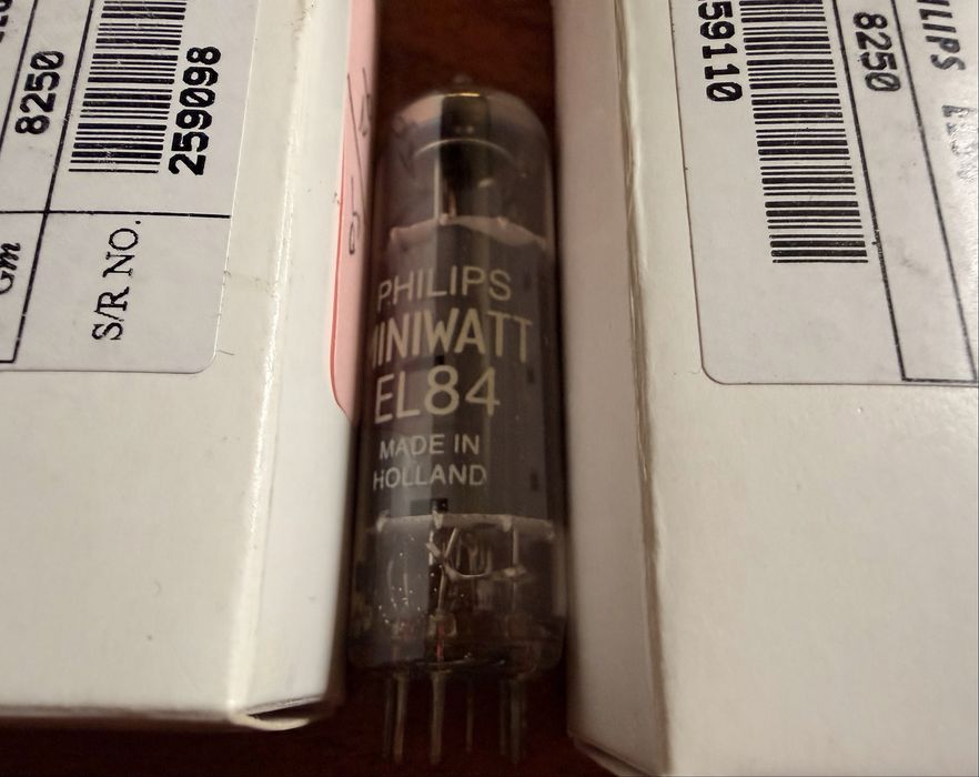 Philips EL84 dobrana para NOS