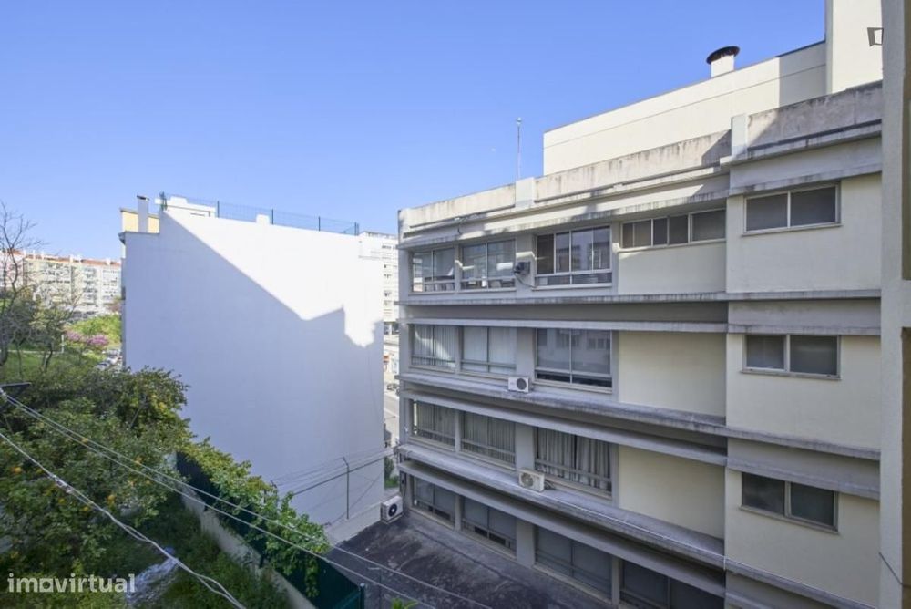 Quarto - localizado em Arroios Lisbon