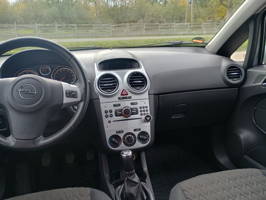 Opel Corsa D 2013 rok benzyna z Niemiec Polift