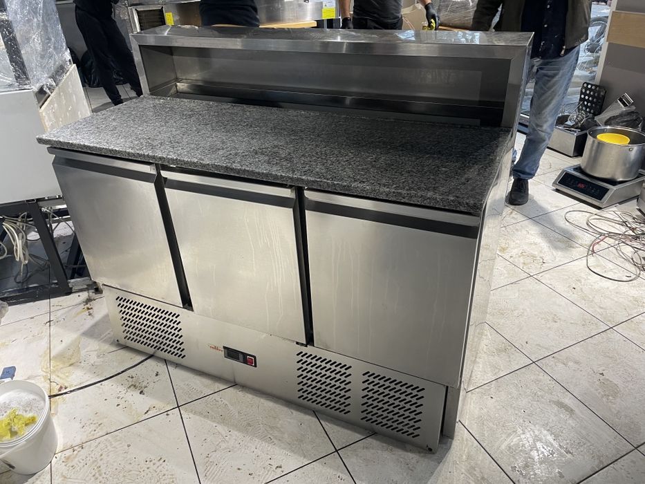 Холодильный шкаф