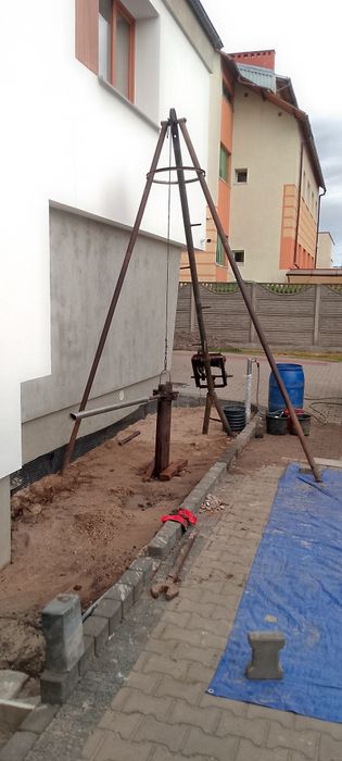 Wiercenie Studni. Studnia Głębinowa. Kopanie Studni