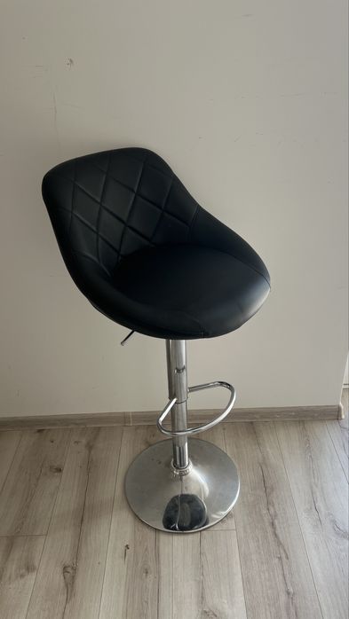 Wysokie krzeslo barowe hoker czarny