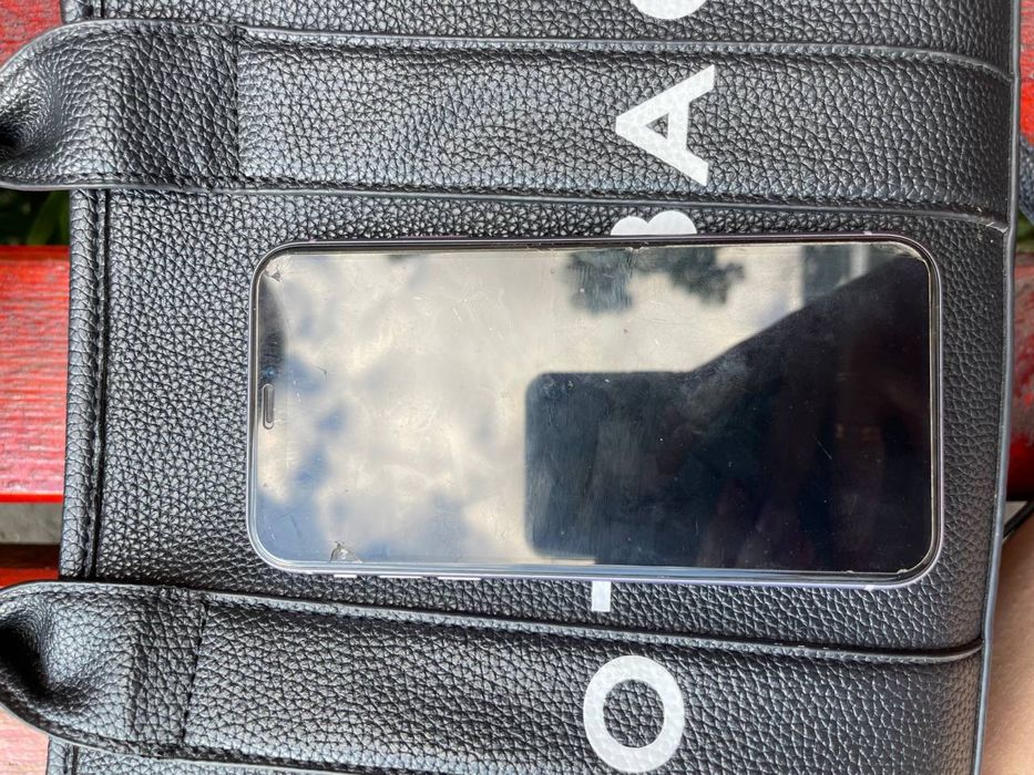 Продам iPhone 11 purple