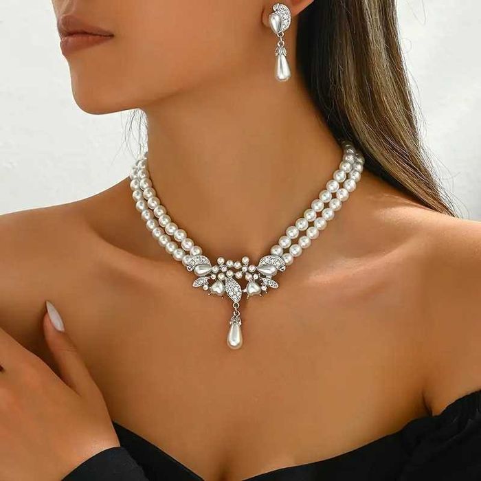 Conjunto elegante "Floral e Lágrima". Novo.