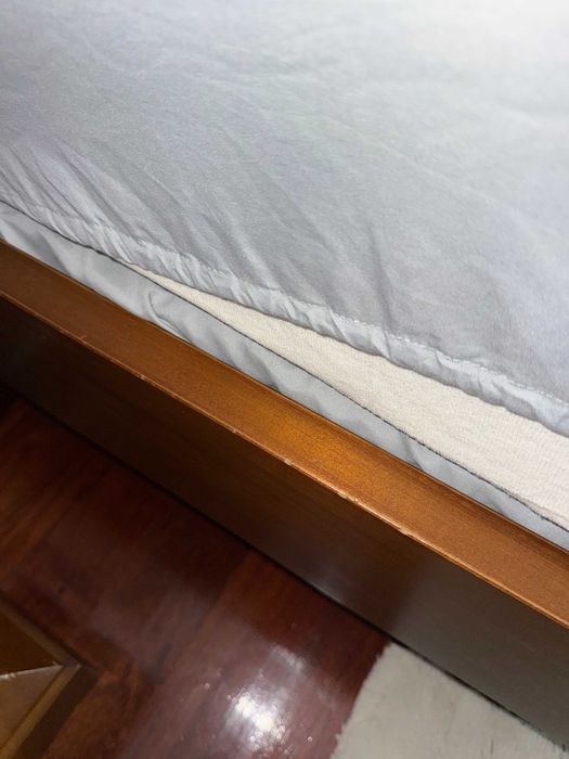Cama de madeira + Estrado