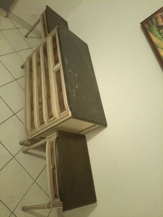 Cómoda e mesinhas de cabeceira vintage