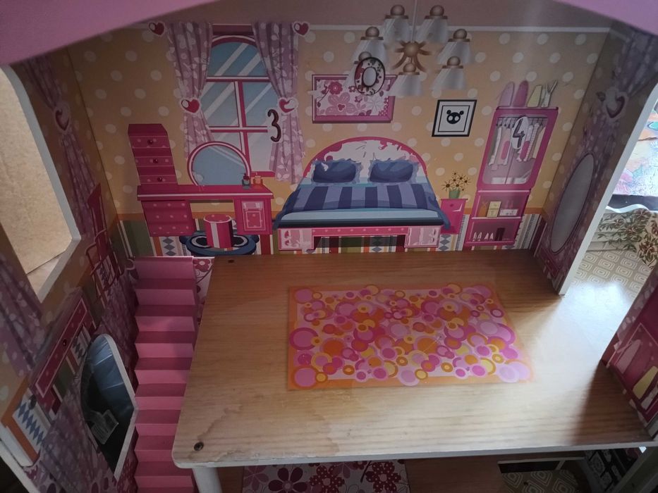 Duży domek dla lalek