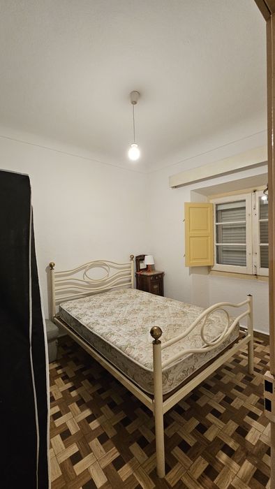 T2 dentro das muralhas às Portas de Avis