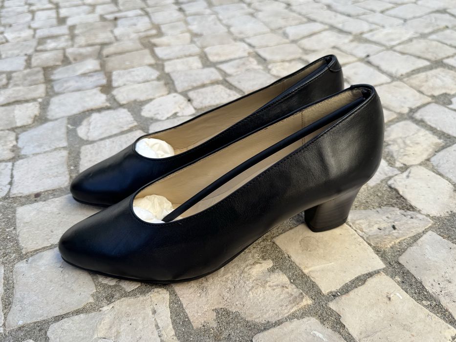 Sapatos salto alto pretos