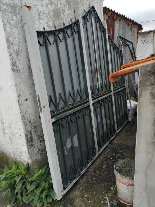 Portão de ferro de correr  em bom estado
