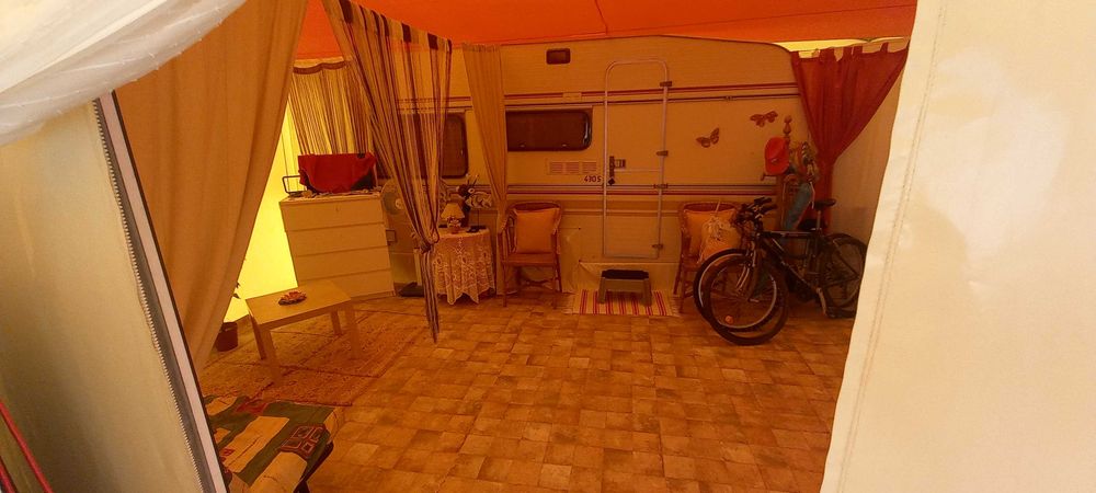 Rolote e tenda de campismo