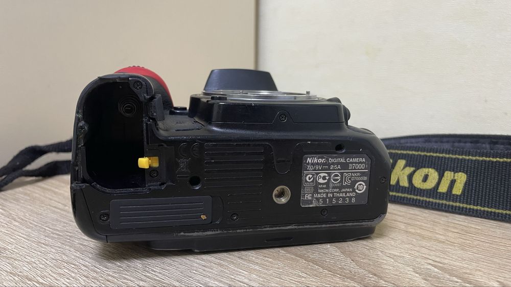 Nikon D7000 Body (На запчастини  або відновлення)