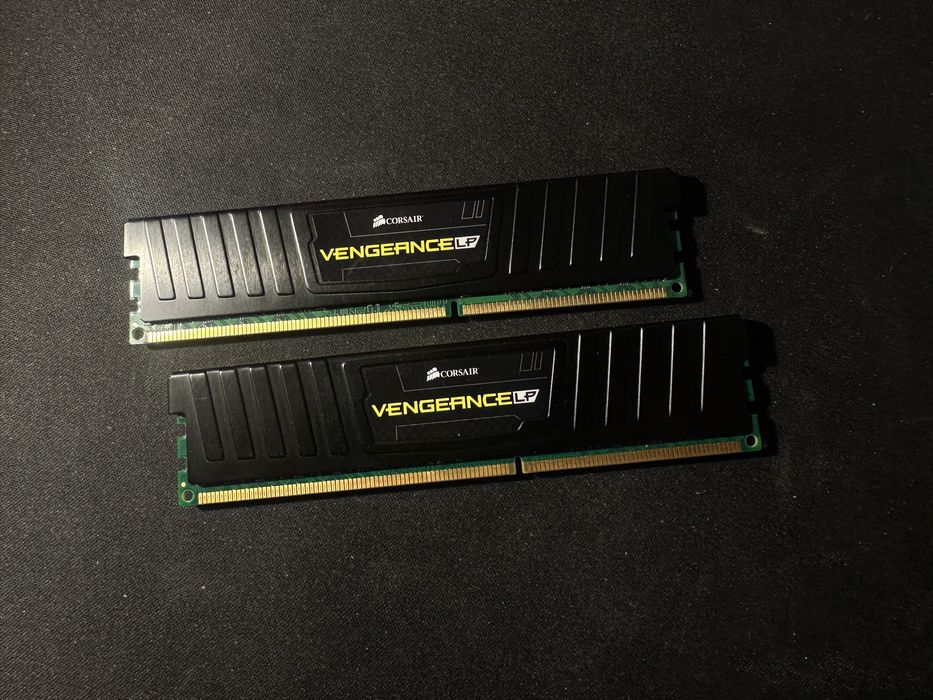 Pamięć RAM DDR3 Corsair Vengeance LP 8GB 4GB 1600MHz CL10