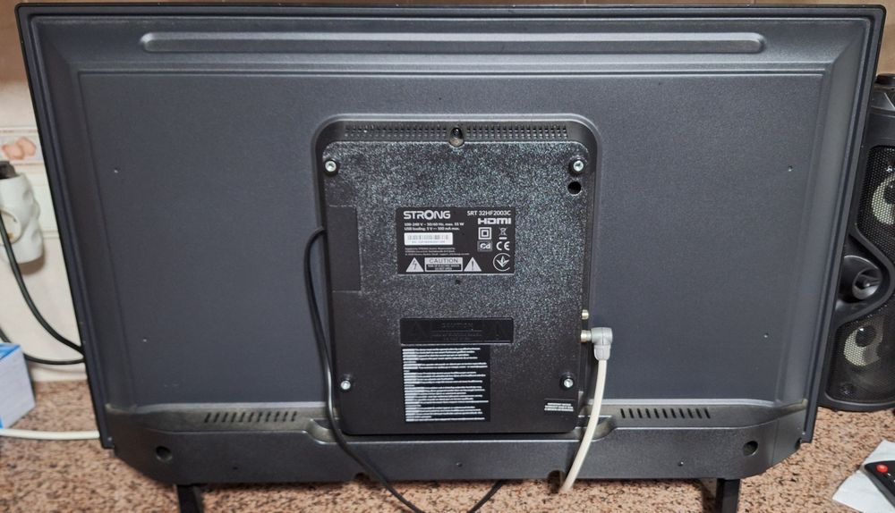 TV Strong 32 LED