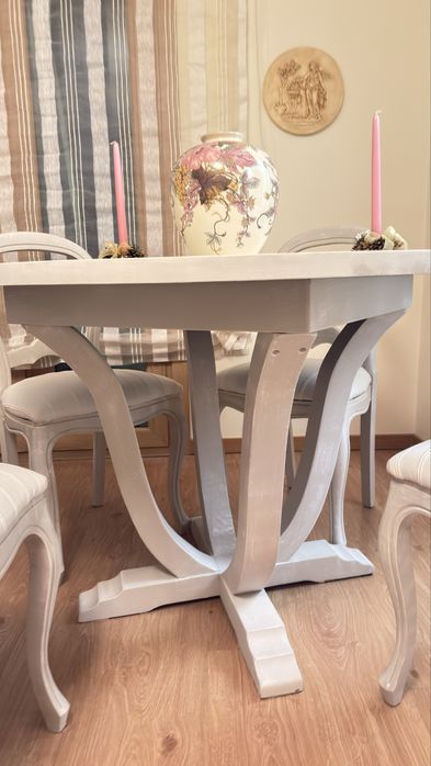 Conjunto mesa e cadeiras