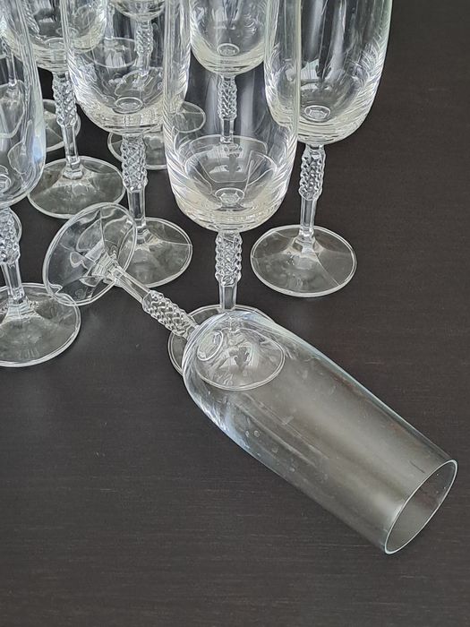 14 copos de champanhe