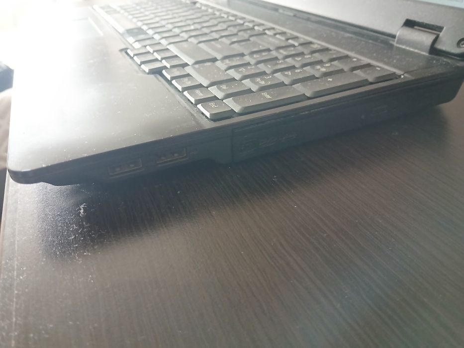 Ноутбук eMachines E528