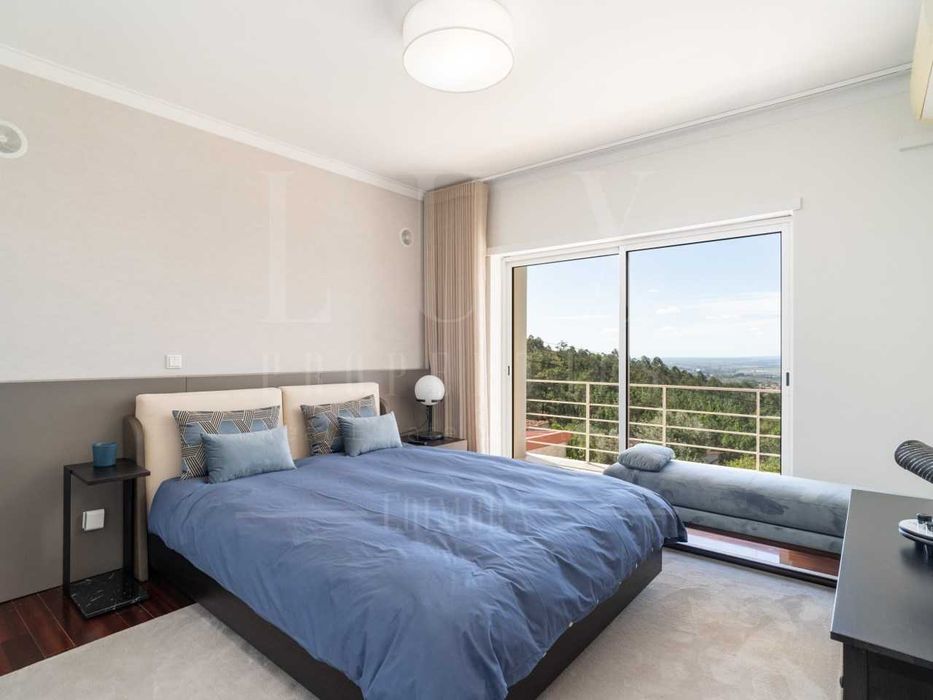 Oportunidade! Cama de casal, com colchão e estrado. Comprado em 2025