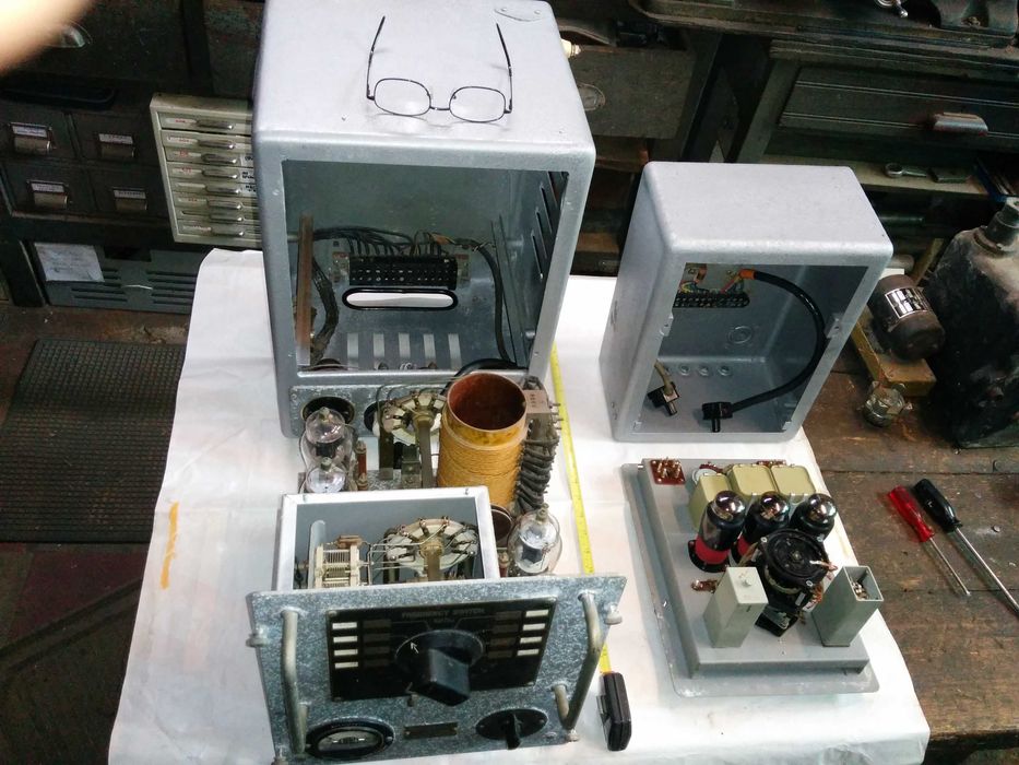 Transmissor Elektromekano S 106 a válvulas, náutico.Radioamador.