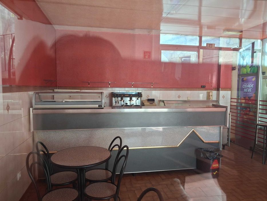 Oportunidade única: Café equipado no coração da Covilhã – Pronto a abrir!