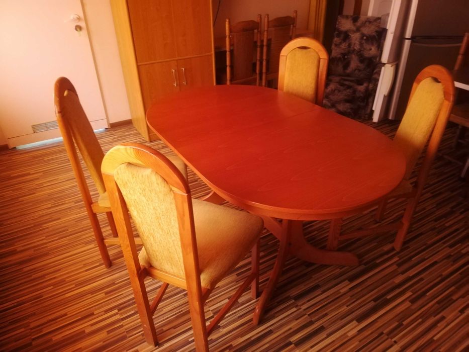 Stół rozkładany plus 4 krzesła