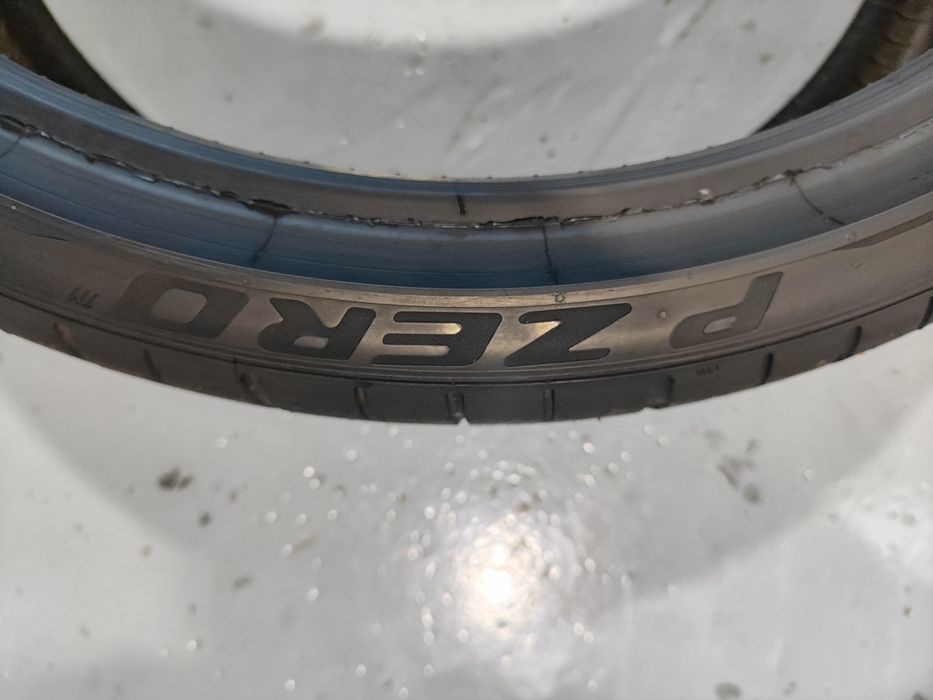 2 pneus semi novos 235-35R20 Pirelli - Oferta dos portes
