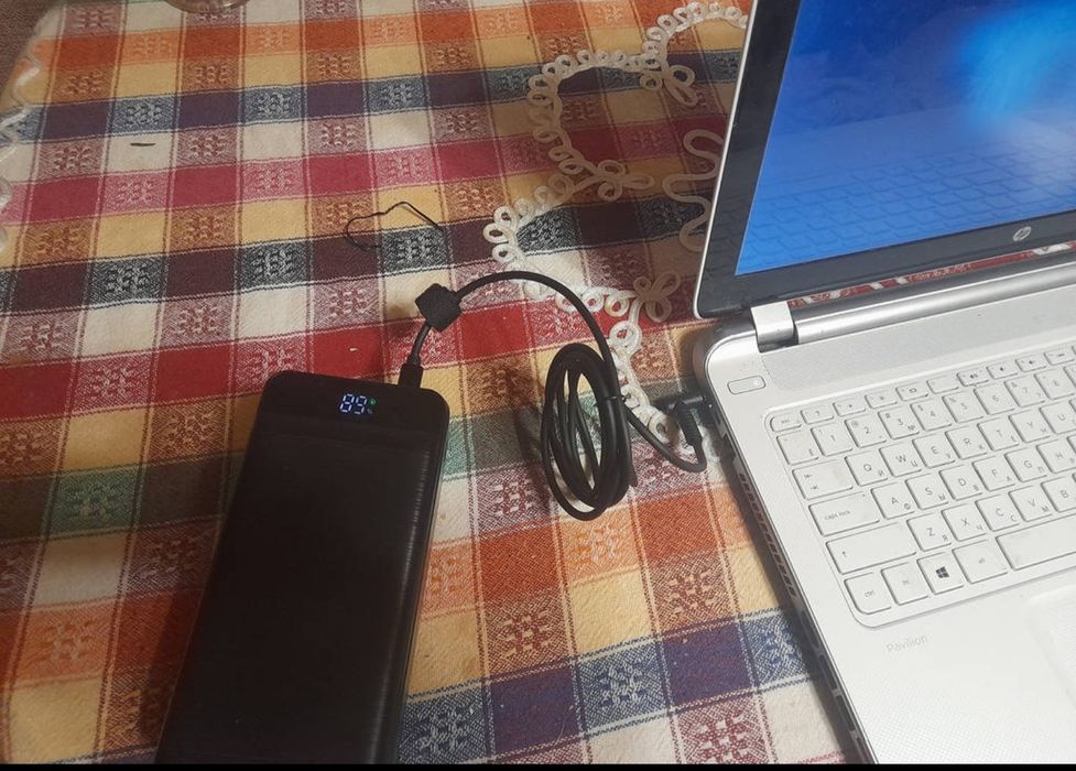 Кабель живлення для заряджання ноотбука з повербанка