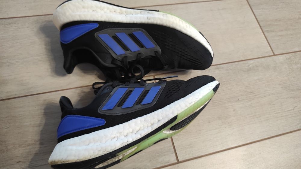 Продаж! Оригінальні кросівки Adidas pозмір 42(us9)