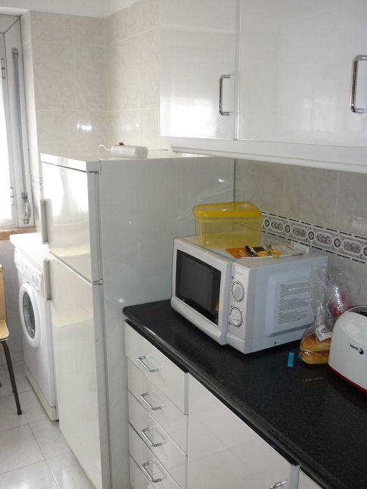 Quarto para arrendar Cruz Quebrada a estudante ou jovem profissional