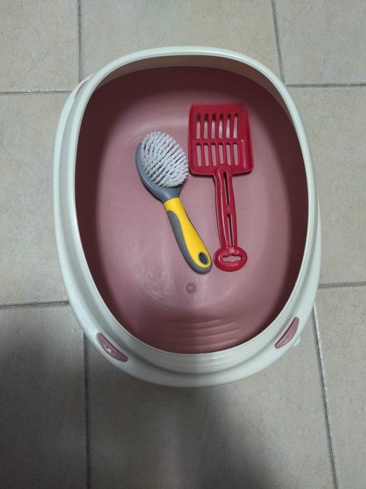 Conjunto caixa de transporte, caixa de areia, pá para areia e escova