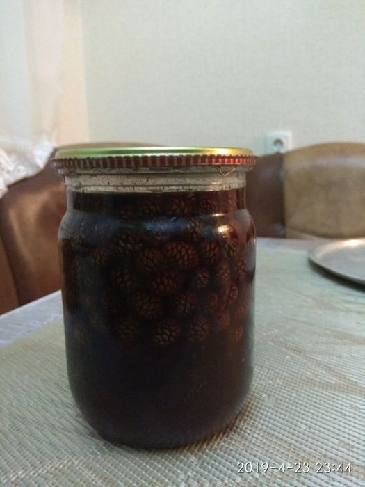 Вареня з шишок сосни
