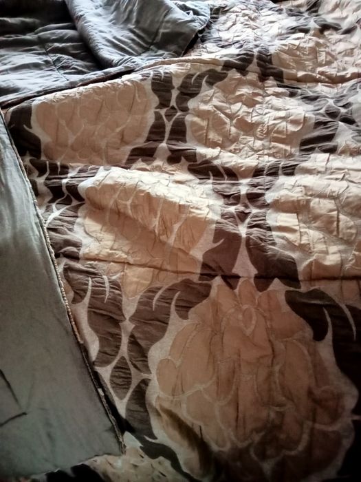 Vendo colcha usada como nova.