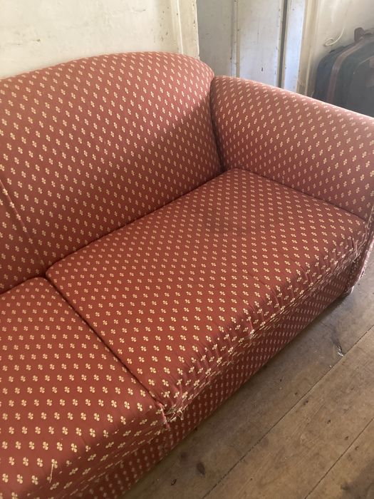 Sofá usado cor bordeaux